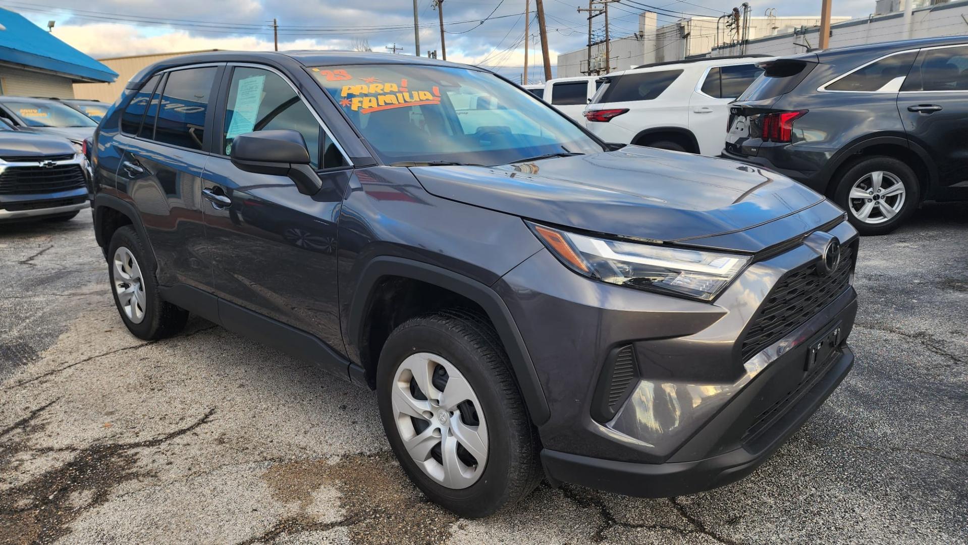 2023 Gray /GRAY Toyota RAV4 (2T3F1RFV0PC) , located at 1842 Wirt Road, Houston, TX, 77055, (713) 973-3903, 29.805330, -95.484787 - Photo#5